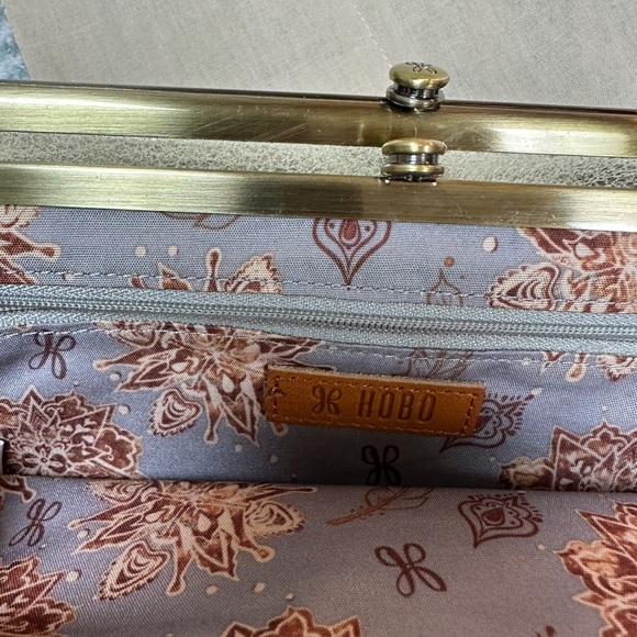 Hobo bag and matching wallet. Fabulous bag. - Picture 3 of 4